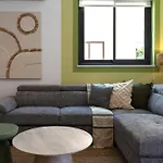 Lejlighed Solenne - Stylish 2-br & Balcony In