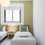 Solenne - Stylish 2-br & Balcony In Lejlighed