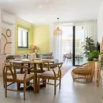 Solenne - Stylish 2-br & Balcony In لارنكا