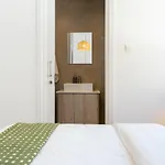 Solenne - Stylish 2-br & Balcony In شقة