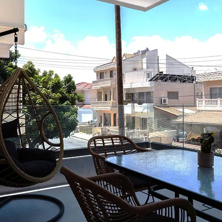 아파트 Solenne - Stylish 2-br & Balcony In 라르나카