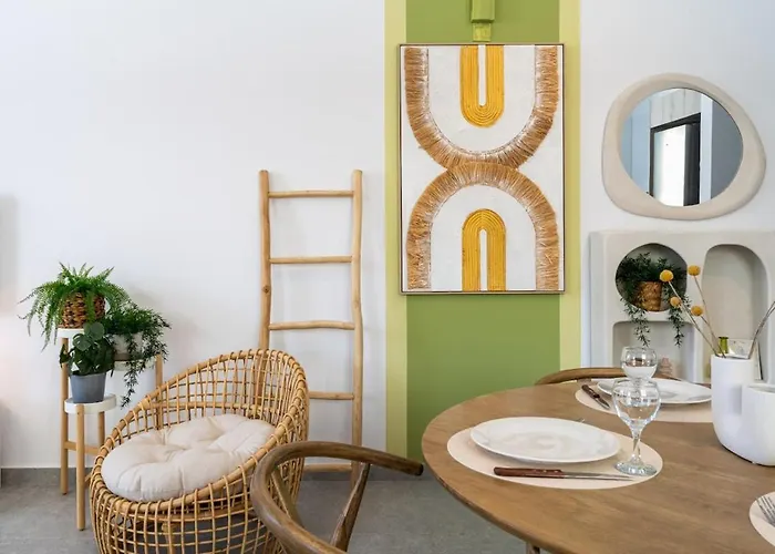 Solenne - Stylish 2-br & Balcony In Апартаменты