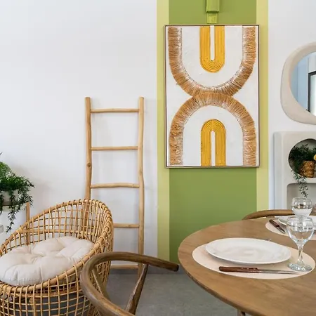 Solenne - Stylish 2-Br Apartment & Balcony In Larnaca Apartment