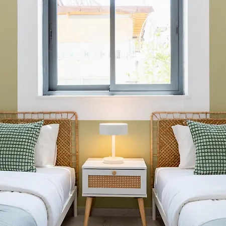Solenne - Stylish 2-Br Apartment & Balcony In Larnaca *