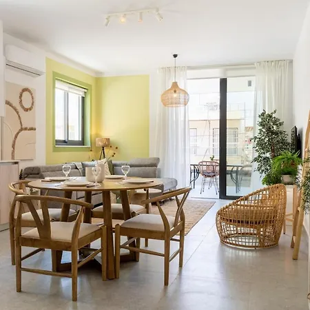 Solenne - Stylish 2-Br Apartment & Balcony In Larnaca Larnaca