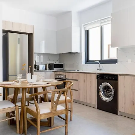 Solenne - Stylish 2-Br Apartment & Balcony In Larnaca * Larnaca