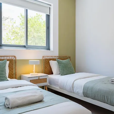 Solenne - Stylish 2-Br Apartment & Balcony In Larnaca