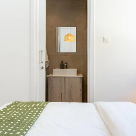 Solenne - Stylish 2-Br Apartment & Balcony In Larnaca Apartment