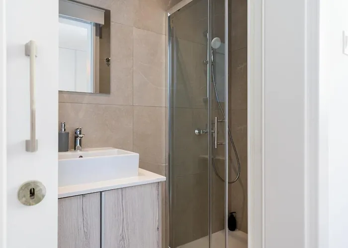 דירה Solenne - Stylish 2-br & Balcony In לרנקה