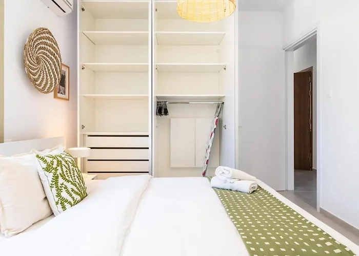 Solenne - Stylish 2-br & Balcony In *