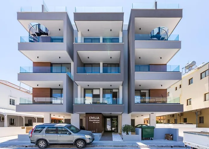 Solenne - Stylish 2-br & Balcony In * לרנקה