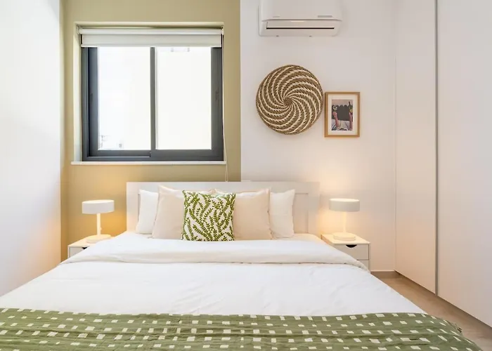 Solenne - Stylish 2-br & Balcony In דירה לרנקה